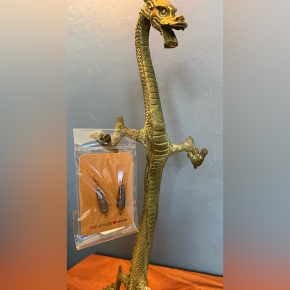 Elegant Lapis Earrings
Vintage lapis beads - Picture 4 of 4